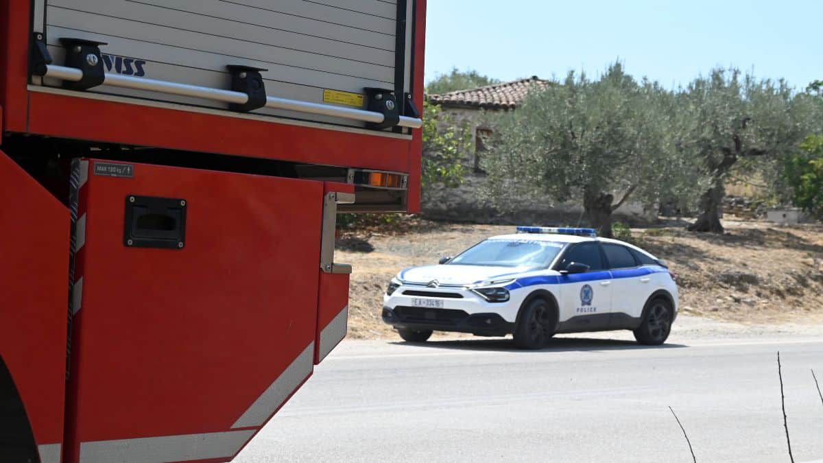 Θεσσαλονίκη: Άνδρας απειλεί να πέσει στο κενό από τον 6ο όροφο πολυκατοικίας (Video)
