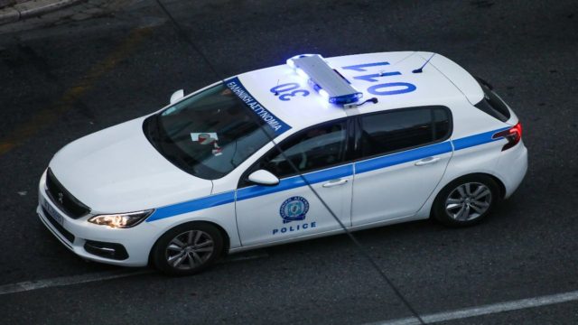 Συναγερμός στις Αρχές: Έκρηξη σε αντιπροσωπεία αυτοκινήτων στη Νέα Ερυθραία – Ζημιές στην τζαμαρία και σε δύο αυτοκίνητα