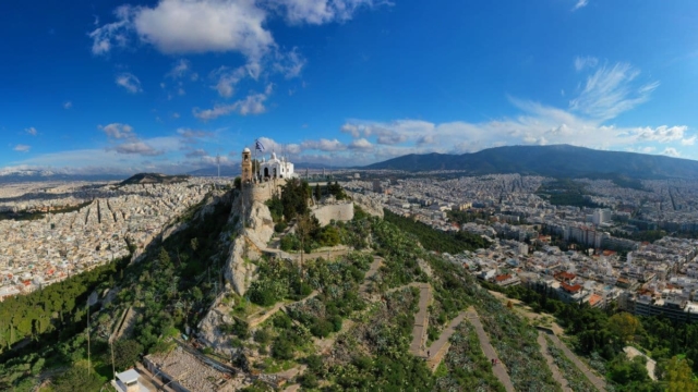 6 σημεία της Αθήνας για να δεις το ηλιοβασίλεμα κρατώντας μπύρα ή σουβλάκι