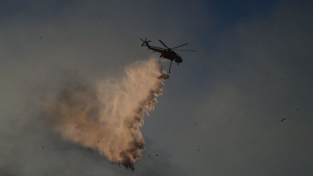 Φωτιά στα Καλύβια Αττικής –  Άμεση κινητοποίηση των πυροσβεστικών δυνάμεων