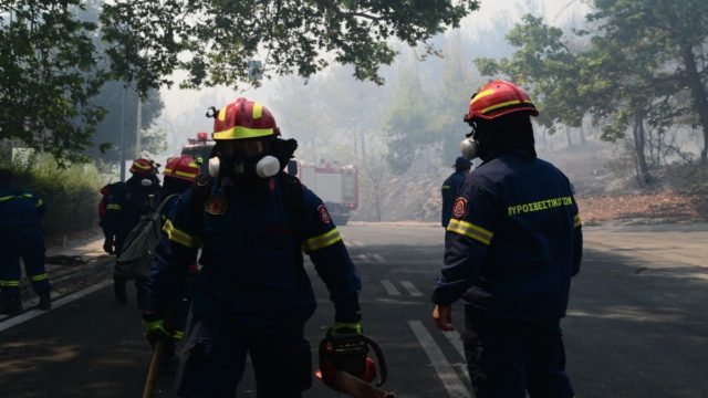 Εξαιρετική κίνηση αλληλεγγύης: Προσφορά υγειονομικού υλικού στους πυροσβέστες της Αττικής από το Συνεταιρισμό Φαρμακοποιών Θεσσαλονίκης