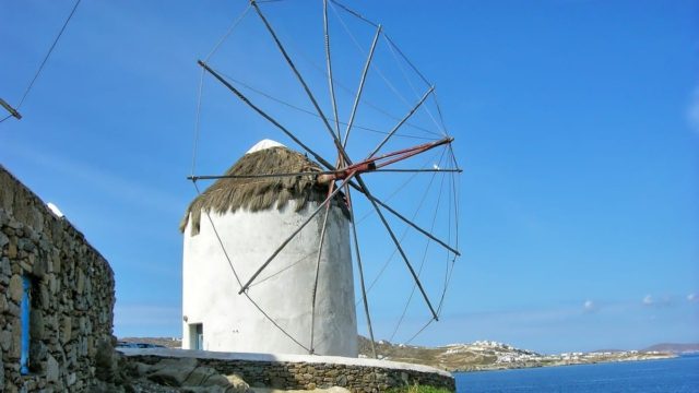 Η Μύκονος και η Σαντορίνη τελείωσαν: Τεράστια «βουτιά» του τζίρου από την αρχή του καλοκαιριού