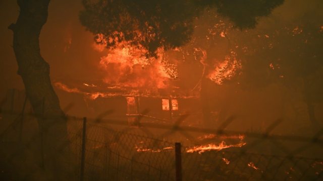 Τραγωδία από τη φωτιά στην Αττική: Εντοπίστηκε απανθρακωμένη σορός γυναίκας στο Πάτημα Χαλανδρίου