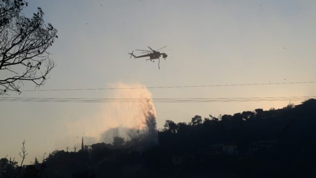 Συναγερμός στην Επίδαυρο: Ξέσπασε φωτιά – Ισχυρές επίγειες και εναέριες δυνάμεις στο σημείο