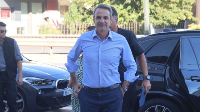 Φωτιά στην Αττική: «Ξιφομαχίες» με φόντο τις ζημιές, τους κυβερνητικούς χειρισμούς και τις καταγγελίες για τα εναέρια μέσα