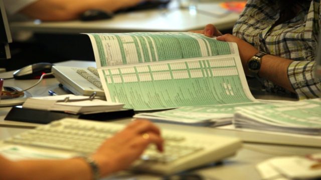 Καμία και σήμερα για την υποβολή φορολογικής δήλωσης: Τι πρόστιμο θα πληρώσουν όσοι… ξεχαστούν