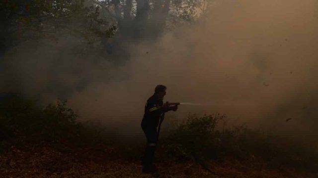 Φωτιά στην Αττική: Εκκενώνεται το νοσοκομείο «Αμαλία Φλέμιγκ» – Νεό μήνυμα 112 στα Κρασά Άνω Βριλησσίων