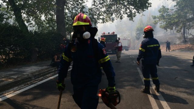 Φωτιά στην Αττική: Δωρεάν η διέλευση από τα διόδια κοντά στις πληγείσες περιοχές για τη διευκόλυνση των πυρόπληκτων