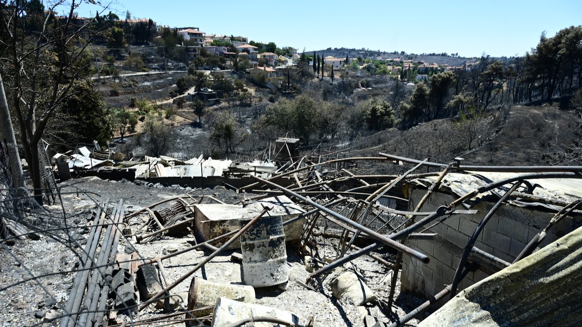 Πυρκαγιά στην Αττική: Έκτακτη χρηματοδότηση 4,7 εκατ. ευρώ στους πληγέντες δήμους – Πόσα θα πάρει ο καθένας