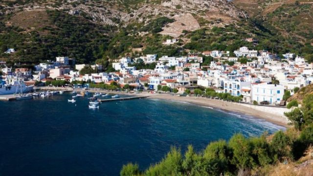 Φωτιά στους Φούρνους Ικαρίας – Ήχησε το 112 για εκκένωση από τους κατοίκους