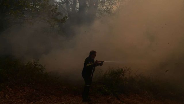 Συναγερμός στην Πιερία: Νέα φωτιά στο Λιτόχωρο – Ήχησε το 112 για εκκένωση οικισμού