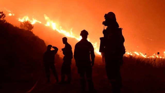 Καίγεται όλη η Αττική: Άνοιξε το ΟΑΚΑ για τους κατοίκους των περιοχών που εκκενώθηκαν – Διαθέσιμο και το Ζηρίνειο στην Κηφισιά