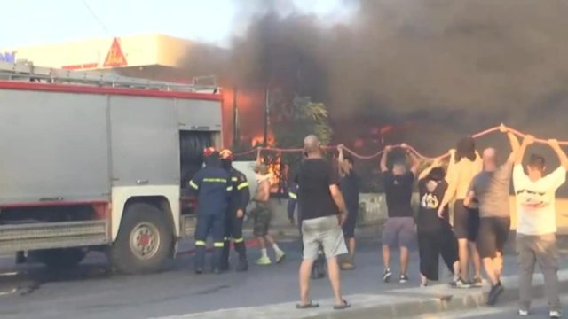 «Θα ανατιναχτούμε»: Τραγική επαλήθευση στα Βριλήσσια, απανωτές εκρήξεις σε επιχείρηση της περιοχής (video)