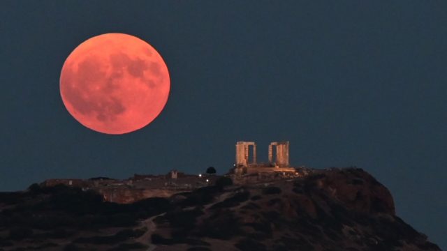 Η φωτογραφία της Ημέρας: «Ολόγιομο φεγγάρι το νου μου έχεις πάρει»