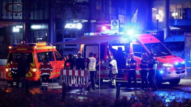 Επίθεση με μαχαίρι σε φεστιβάλ στη Γερμανία: Τουλάχιστον 3 νεκροί και 4 σοβαρά τραυματίες – «Τρομοκρατική ενέργεια» τη χαρακτηρίζουν οι Aρχές