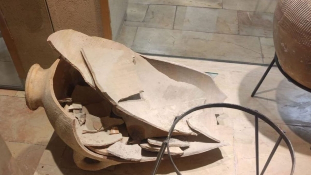 5χρονο αγόρι έσπασε σπάνιο βάζο 3500 ετών – «Ήθελα να δω τι έχει μέσα»