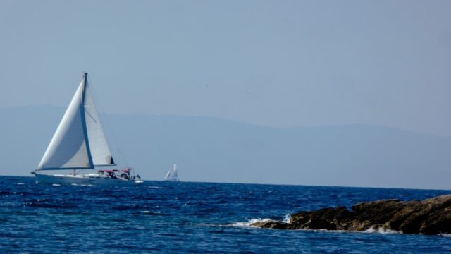 Μηχανική βλάβη ιστιοφόρου σκάφους στο Πόρτο Κάγιο στην ανατολική Μάνη