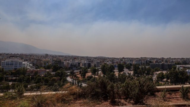 Καιρός σήμερα 13/8: Παραμένει υψηλός ο κίνδυνος για πυρκαγιές – Άνοδος της θερμοκρασίας με μικρή πτώση των ανέμων