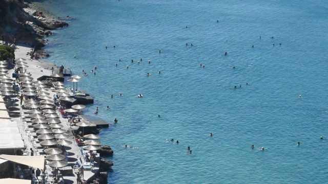 Καιρός σήμερα 12/8: Ο εφιάλτης διατηρείται σε όλη την χώρα – Υψηλές θερμοκρασίες και ισχυροί άνεμοι για άλλη μια μέρα