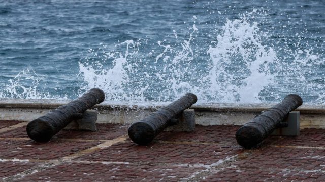 Καιρός σήμερα 11/8: «Εκρηκτικό κοκτέιλ» με ανέμους 8 μποφόρ και 39άρια – Το… καμπανάκι των μετεωρολόγων (video)