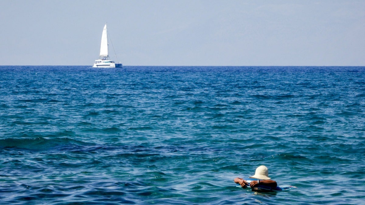 Καιρός σήμερα 15/8: Δεκαπενταύγουστος με 40άρια, μελτέμια αλλά και μπόρες – Σε ποιες περιοχές θα τα «χαλάσουν» οι ουρανοί