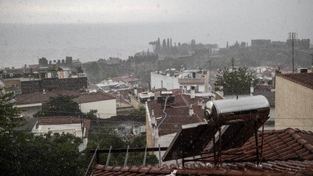 Έκτακτο δελτίο της ΕΜΥ: Ραγδαία επιδείνωση με σφοδρές καταιγίδες και κεραυνούς – Πού θα χτυπήσει η κακοκαιρία