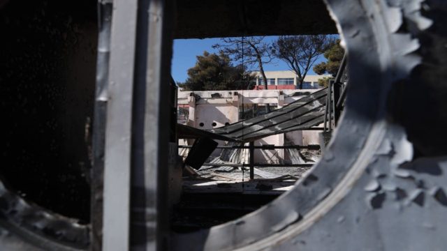 Ντράπηκε και η ντροπή: Κάνουν πλιάτσικο στα καμένα σπίτια από τη φωτιά της Αττικής