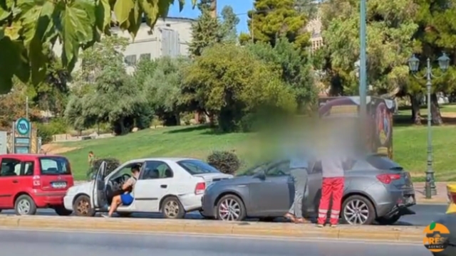 Καραμπόλα με τέσσερα οχήματα στη Βασιλίσσης Σοφίας – Δείτε video