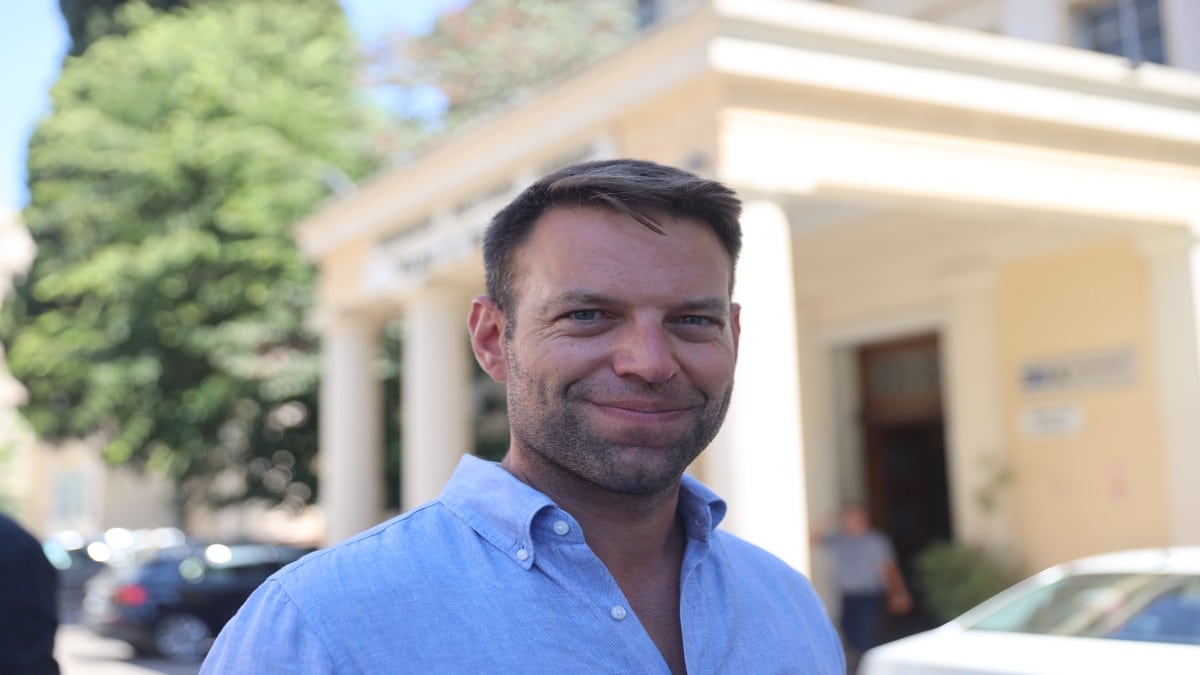 Όχι από Κασσελάκη σε δημοσιογραφική κάλυψη του γάμου του: «Ζήτημα καθαρά προσωπικό – Δεν αφορά στην πολιτική δραστηριότητα»