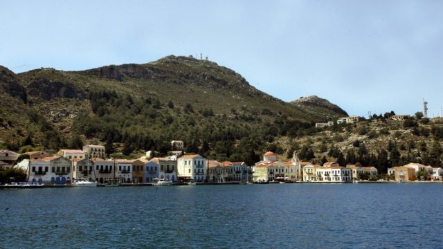 Ταξίδι στο Καστελόριζο: Σαν ζωγραφιά μεσοπέλαγα που χάνεσαι μέσα στην απαράμιλλη ομορφιά της