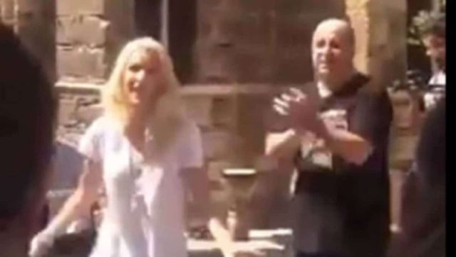 Έδωσαν «πόνο» Μενεγάκη και Σεφερλής: Το αισθησιακό τους τσιφτετέλι στο κέντρο της Αθήνας (video)