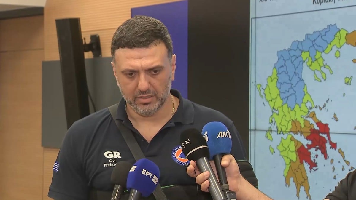 Βασίλης Κικίλιας: «Αντιδράσαμε άμεσα μετά το ξέσπασμα της φωτιάς – Δίνουμε μεγάλη μάχη σε Γραμματικό και Καλλιτεχνούπολη»