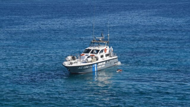 Συναγερμός στην Κόρινθο: Αγνοείται επιβάτης ιστιοφόρου – Πνέουν ισχυροί άνεμοι στην περιοχή (video)