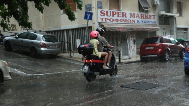 Μετά τις πρώτες βροχές στην Αττική τα Μερομήνια το λένε ξεκάθαρα: «Πρώτη φορά στα τελευταία 33 χρόνια θα δούμε…»