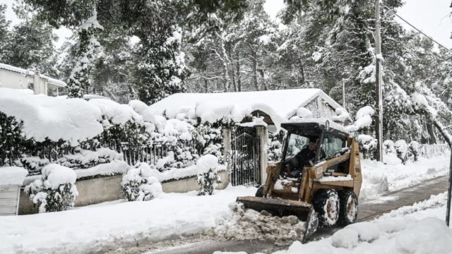 Ο Δεκαπενταύγουστος πέρασε και τα Μερομήνια μας ψυχραίνουν απότομα: «Χιόνια από το φθινόπωρο, ατελείωτη κακοκαιρία μέχρι το 2025 που θα τελειώσει…»