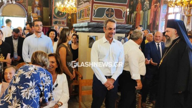 Ξανά στα Χανιά ο Κυριάκος Μητσοτάκης για τον Δεκαπενταύγουστο – Παρακολούθησε τη Θεία Λειτουργία