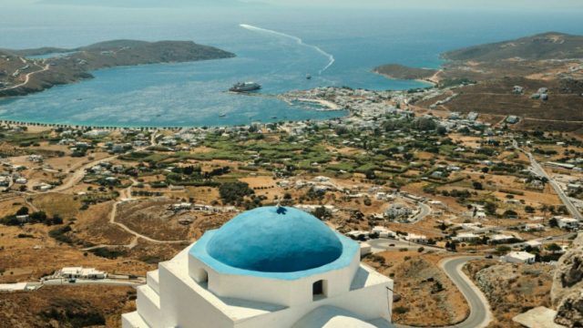 Το στολίδι των Κυκλάδων: Άγρια ομορφιά με πανέμορφες παραλίες και βραχώδη τοπία
