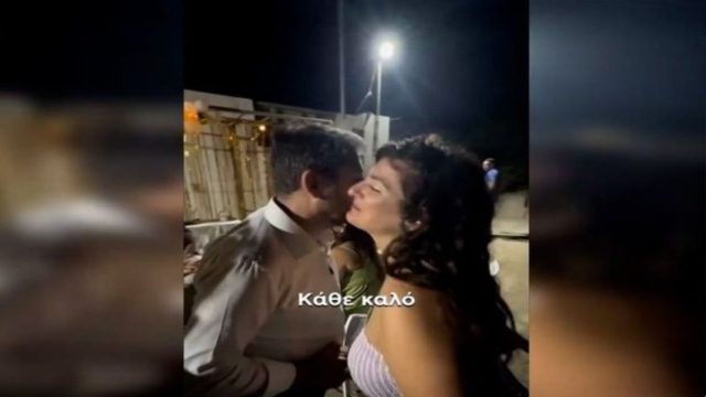 «Γενεθλιακός» Νίκος Ανδρουλάκης: Έκανε έκπληξη σε νεαρή φανατική του ΠΑΣΟΚ στη Νάξο (video)