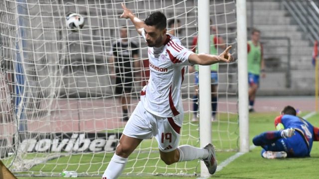 Βόλος – Ολυμπιακός 0-2: Άνετη πρεμιέρα για τους Πειραιώτες – Με 10 οι Θεσσαλοί από το πρώτο ημίχρονο