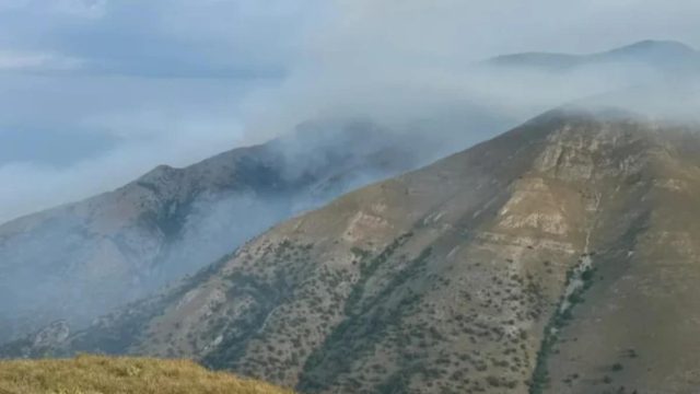 Σέρρες: Καίει για 27 ημέρες η φωτιά στο όρος Όρβηλος – Δύσκολη η κατάσβεση λόγω αχαρτογράφητων ναρκοπεδίων (video)
