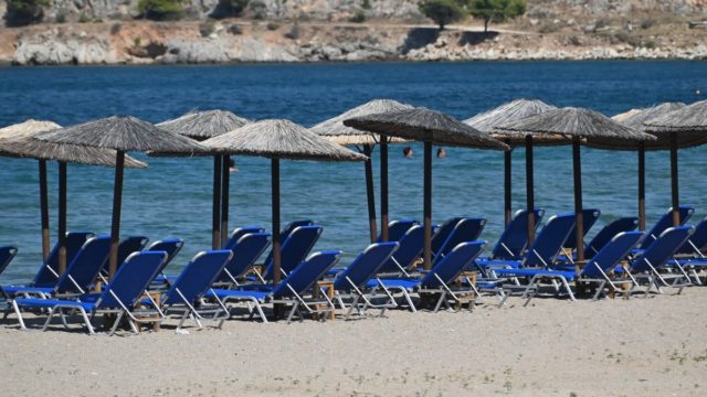Παραλίες: 10.000 οι καταγγελίες τον Ιούνιο για παραβάσεις – Πάνω από 1 εκατ. ευρώ τα πρόστιμα