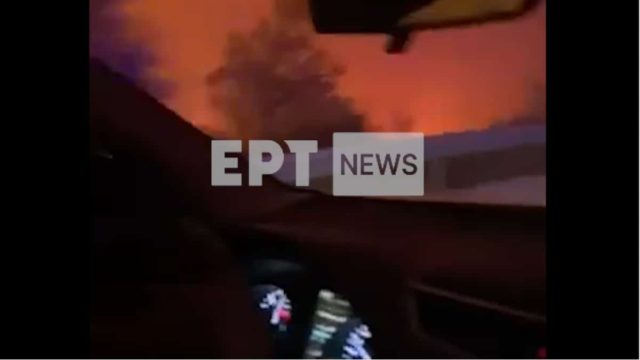 Μεγάλη φωτιά στην Αττική: Περιπολικό περνά μέσα από φλόγες στον Μαραθώνα – Κινδύνευσαν αστυνομικοί (video)