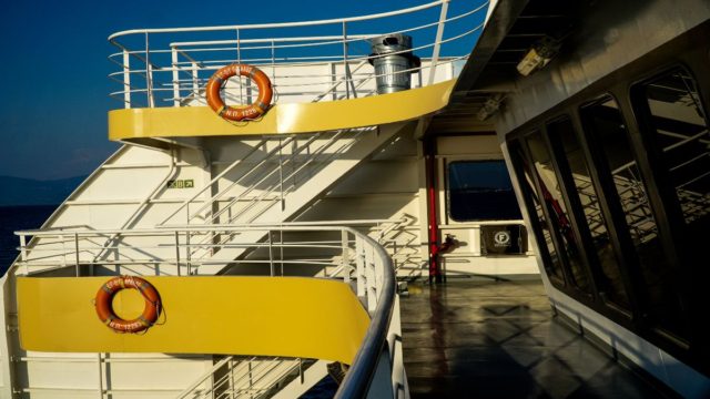 Τραγωδία σε πλοίο ανοιχτά του Αγίου Όρους: Κύλησε φορτηγό όχημα και σκότωσε ναύτη