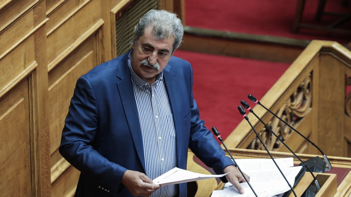 Ο Πολάκης… ξεχάστηκε με το ανοικτό μικρόφωνο: «Ω ρε π@@στη, δεν προλαβαίνω» (video)
