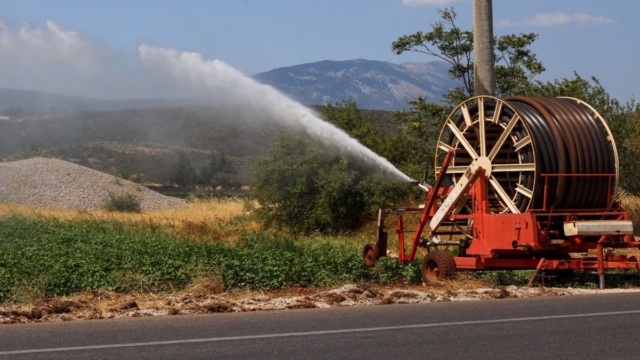 Λειψυδρία: SOS εκπέμπουν αγρότες και κτηνοτρόφοι – «Θα εξαφανιστούν τα χωριά μας»