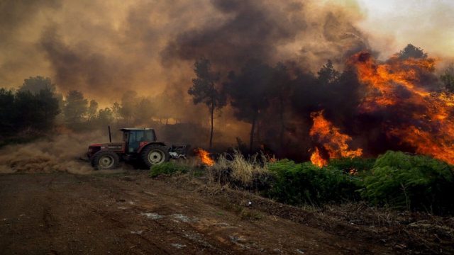«Κόκκινος» συναγερμός για Mega Fires: Τεράστιος ο κίνδυνος για πυρκαγιές στη μισή Ελλάδα (χάρτης)