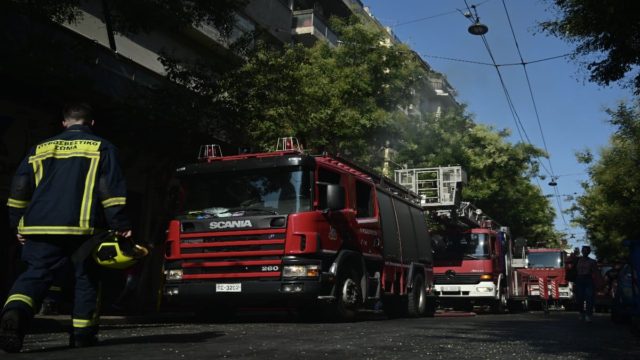 Φωτιά σε λεωφορείο στη λεωφόρο Ποσειδώνος στο ύψος της Βουλιαγμένης