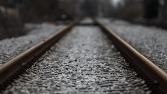 Θεσσαλονίκη: Πώς έγινε η τραγωδία με την 69χρονη που παρασύρθηκε και διαμελίστηκε από τρένο – Πήδηξε τον φράχτη για να κερδίσει χρόνο (video)