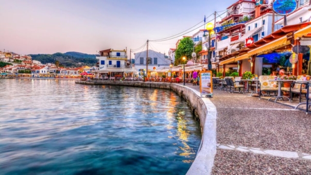 Καταγάλανα νερά, γραφικοί οικισμοί και χειροποίητοι μεζέδες: Ένας προορισμός γεμάτο εκπλήξεις