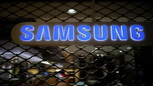 Samsung: Ανακαλεί πάνω από 1 εκατ. ηλεκτρικές σόμπες – Παίρνουν εύκολα φωτιά